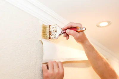Pose de papier peint à Nozeroy — revêtements muraux et toiles de verre